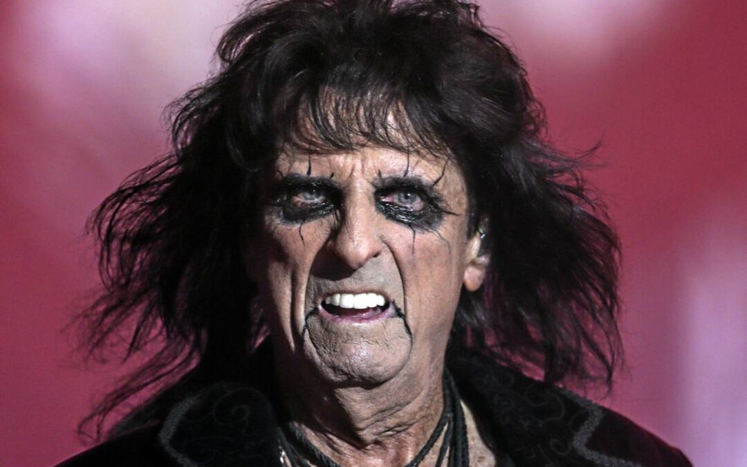 Alice Cooper lanza cuaderno para colorear